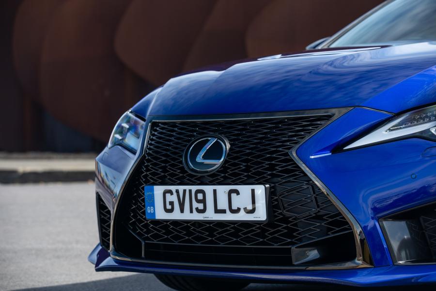 Детали экстерьера Lexus RC F 2019 года  (UK) (фото 26 из 40)
